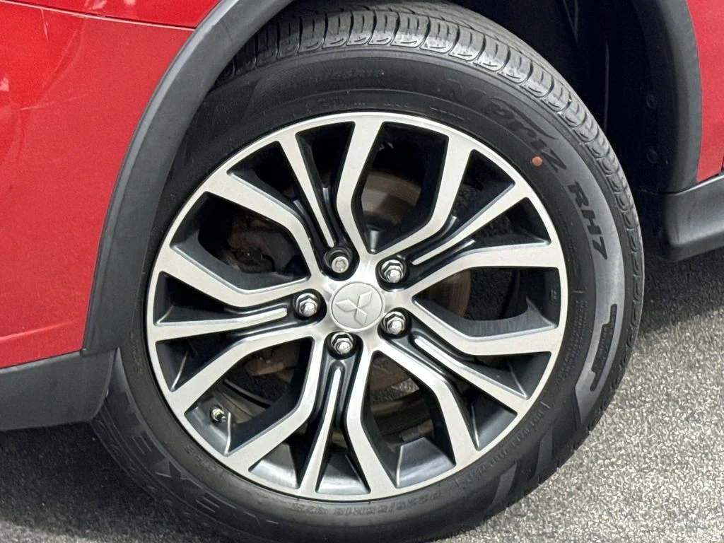 Used 2016  Mitsubishi ES image 10
