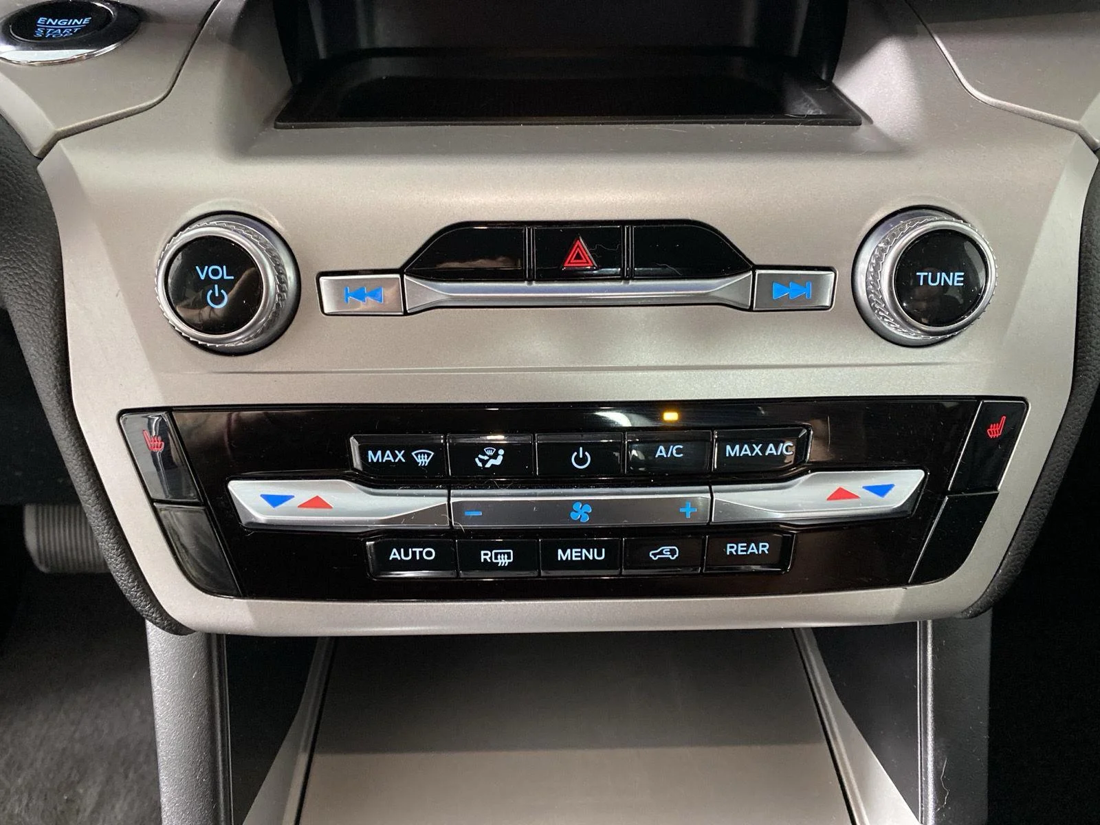 Used 2023 Iconic Silver Ford XLT image 22