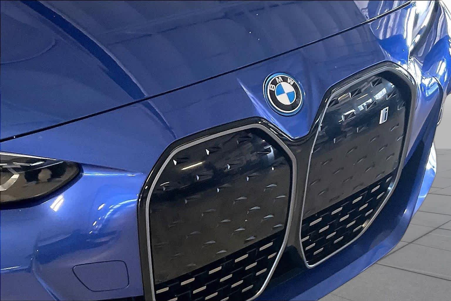 Used 2023 Portimao Blue Metallic BMW eDrive40 image 30