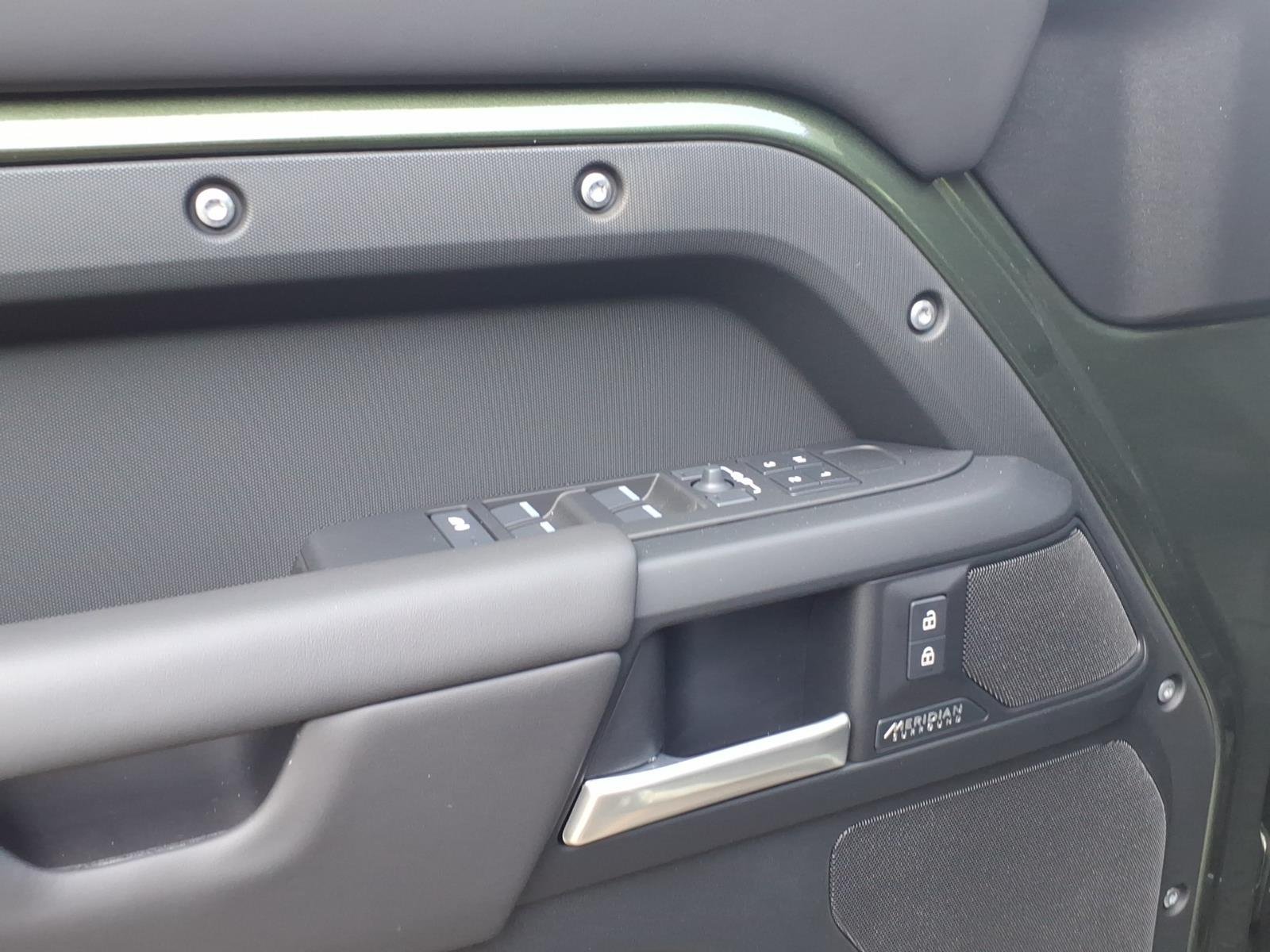 New 2026 Woolstone Green LAND ROVER X-Dynamic SE image 10