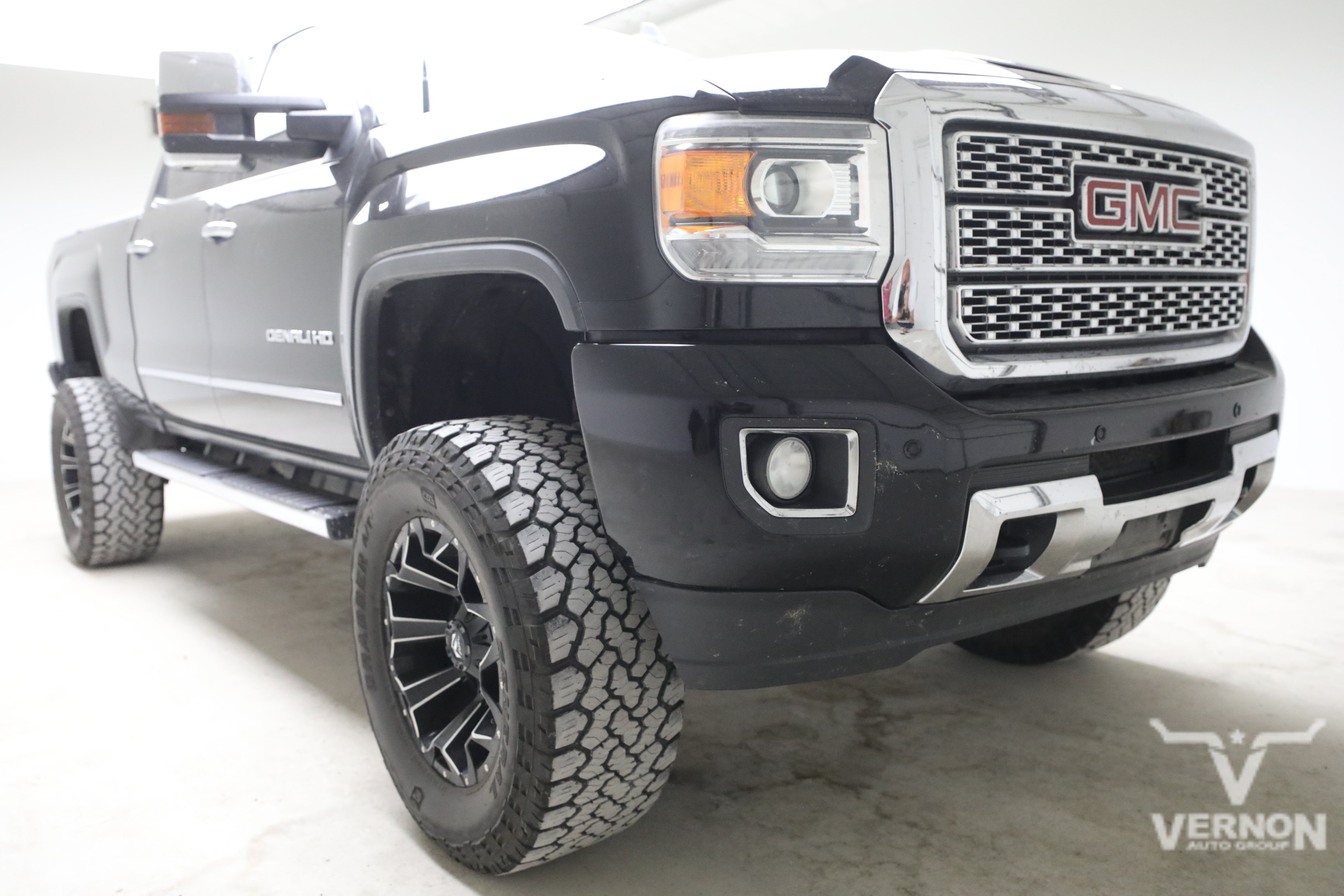 Used 2018 Onyx Black GMC Y image 6