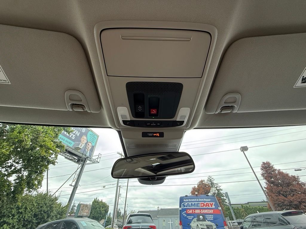 Used 2025 Solar Silver Metallic Honda SE image 28