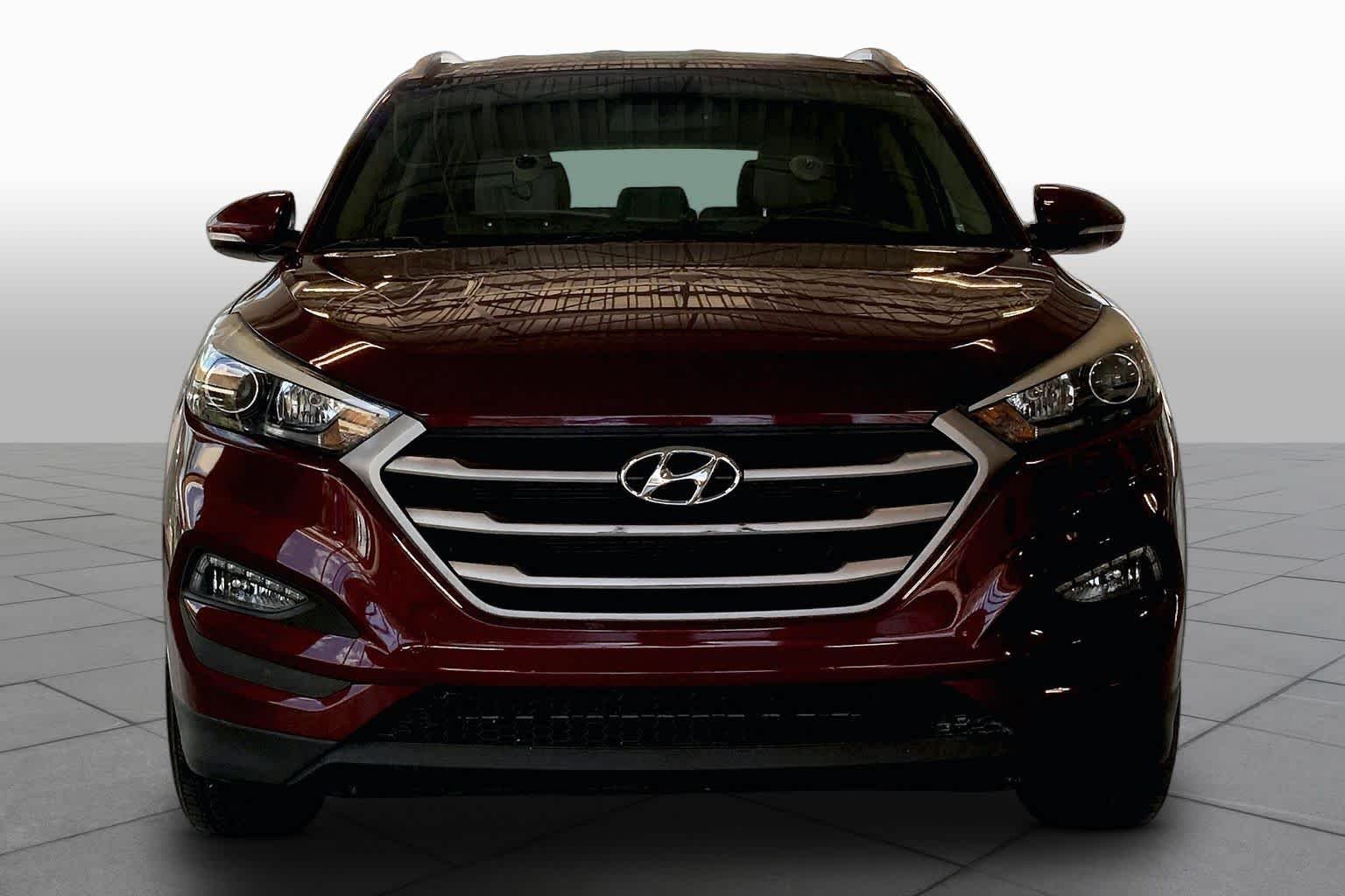 Used 2017 Ruby Wine Hyundai SE Plus image 4