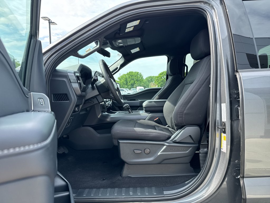 New 2026 Carbonized Gray Metallic Ford XLT image 4