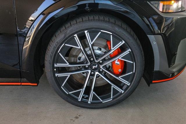 2025 Hyundai IONIQ 5 N - Photo 11