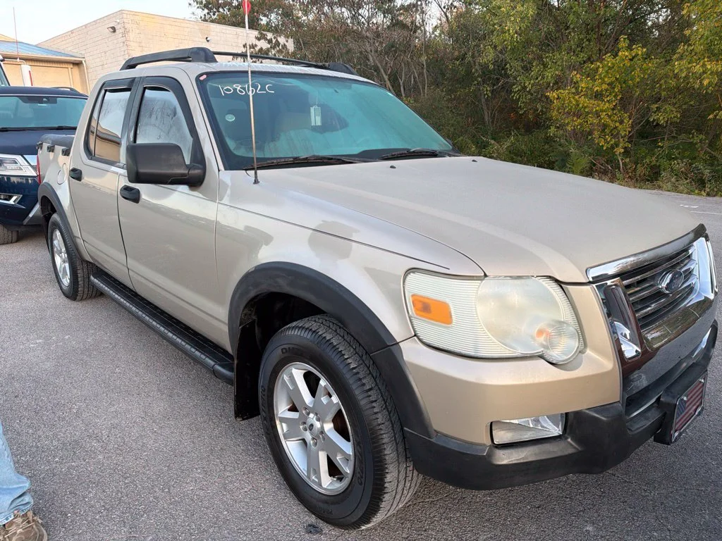 Used 2007 Gold Ford XLT image 2