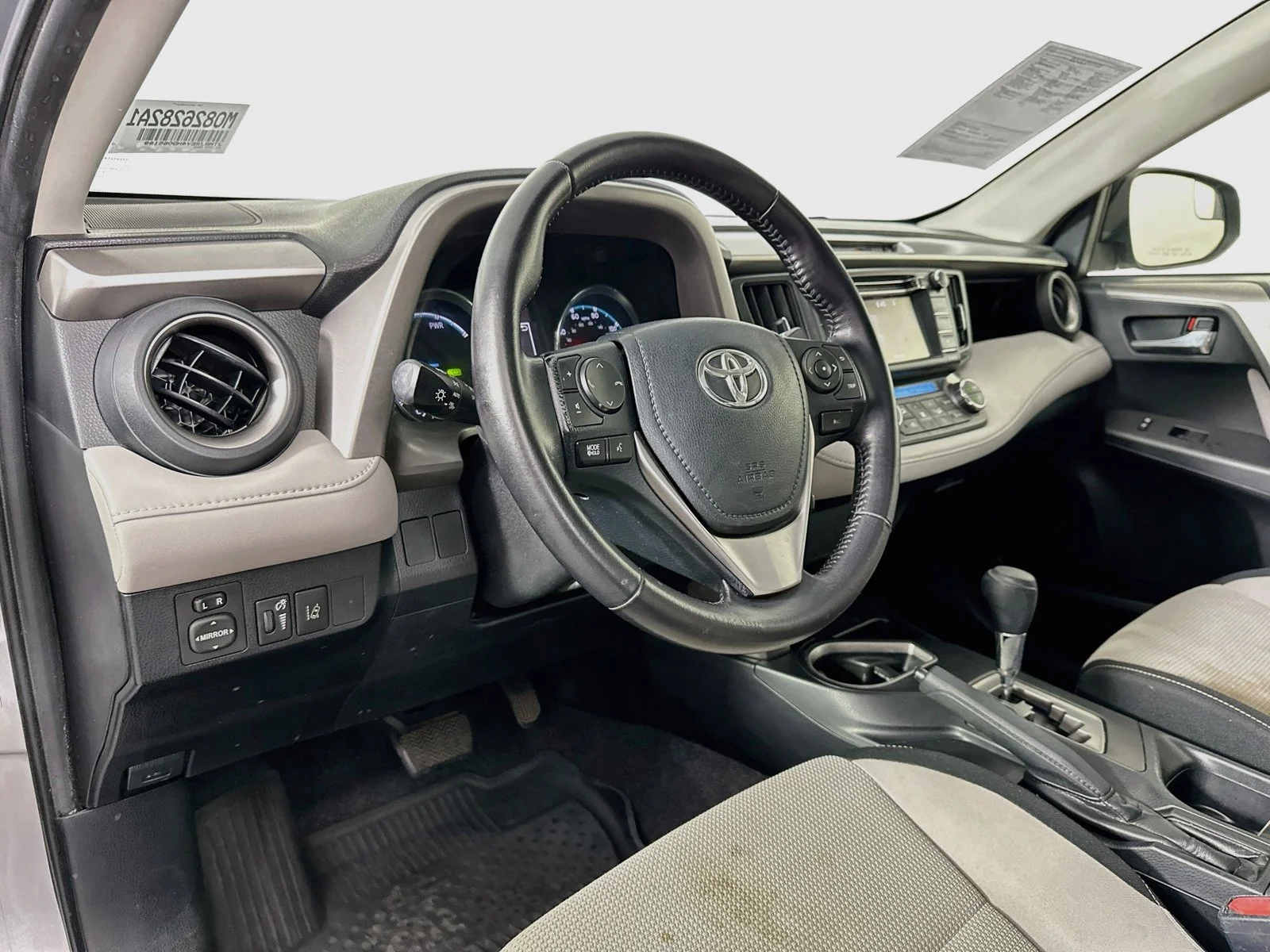 Used 2017 Silver Toyota XLE image 9