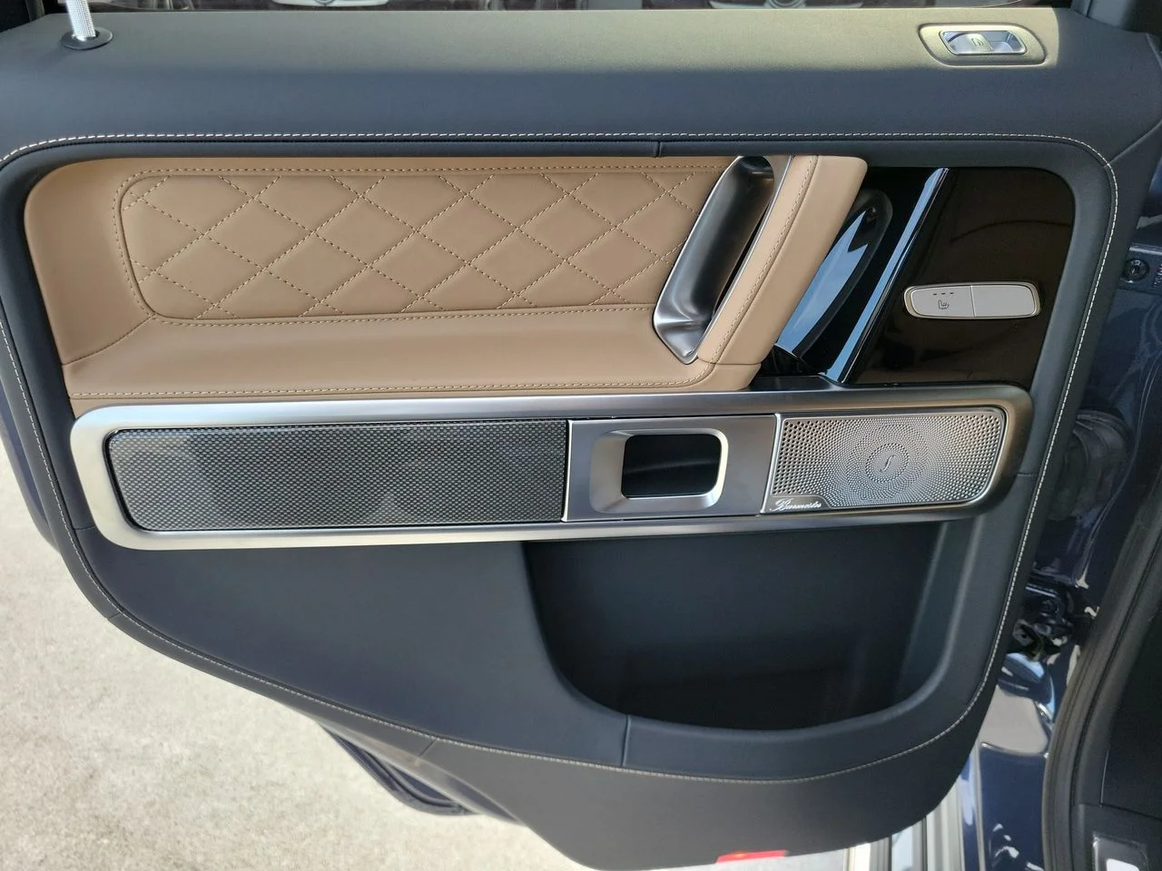 New 2027 Twilight blue Mercedes-Benz G 580 image 11
