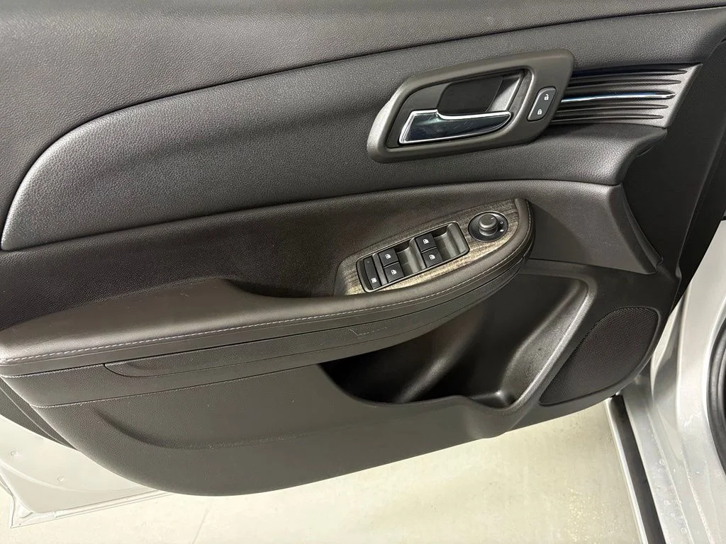 Used 2015 Silver Chevrolet LT image 15