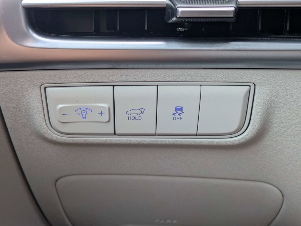 Used 2025 Gray Hyundai SEL image 25