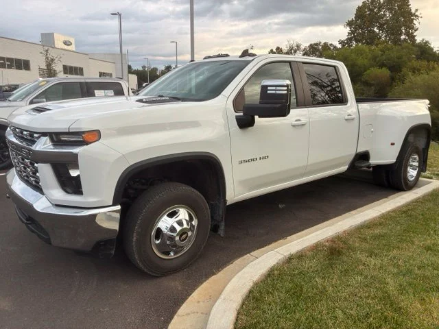 Used 2023 Summit White Chevrolet LT image 3