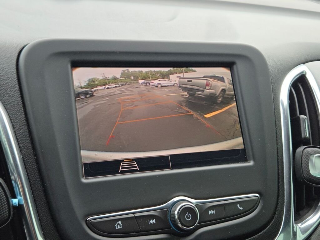 Used 2022 Silver Chevrolet LS image 25