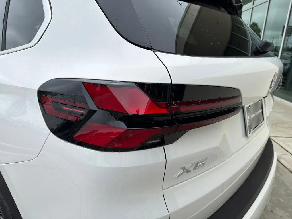 New 2026 Alpine White BMW sDrive40i image 14