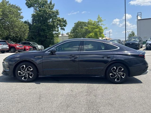 Used 2025 Blue Hyundai SEL image 10
