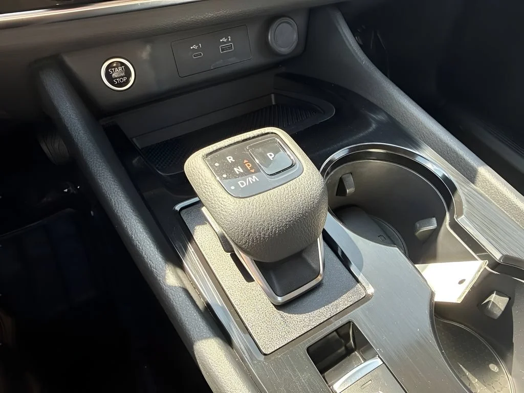 Used 2023  Nissan SV image 17