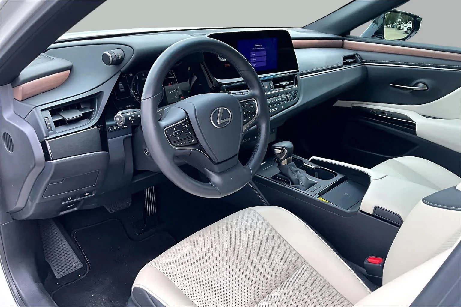 Used 2025 Eminent White Pearl Lexus  image 18