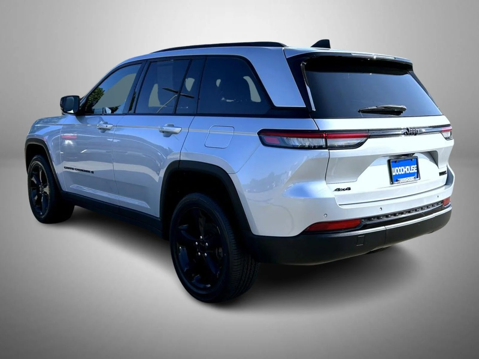 Used 2023 Silver Jeep Altitude X image 7