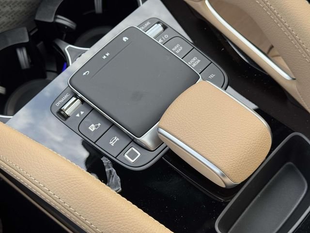 New 2026 MANUFAKTUR Ireland Mid Green Metallic Mercedes-Benz GLE 450 image 29