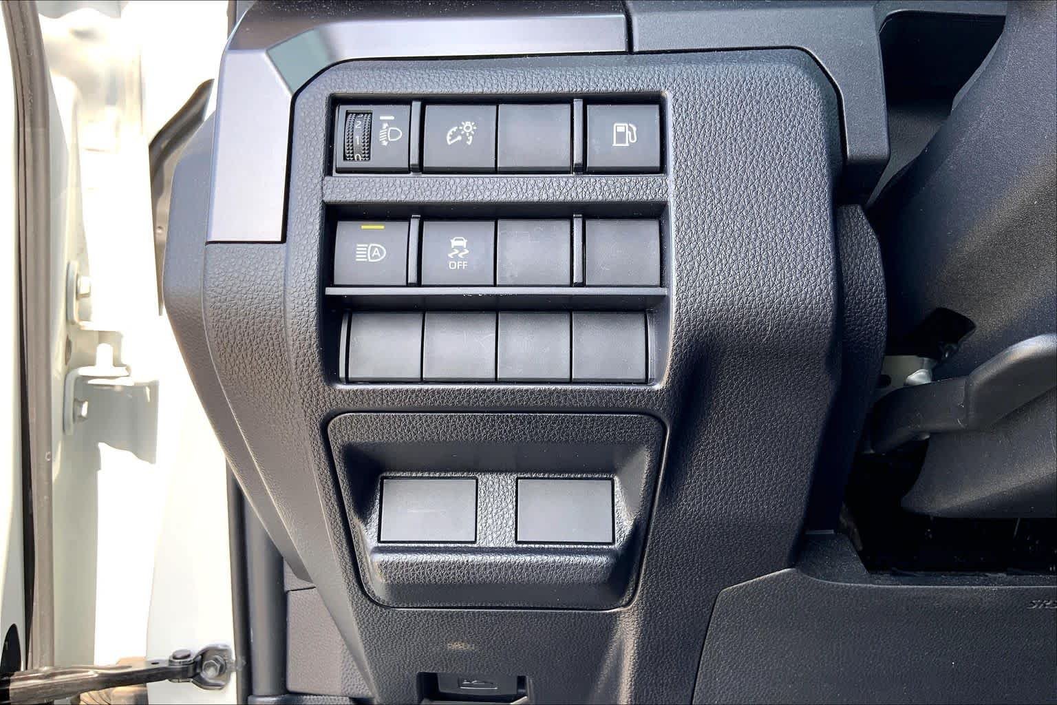 Used 2025 Ice Cap Toyota SR5 image 33