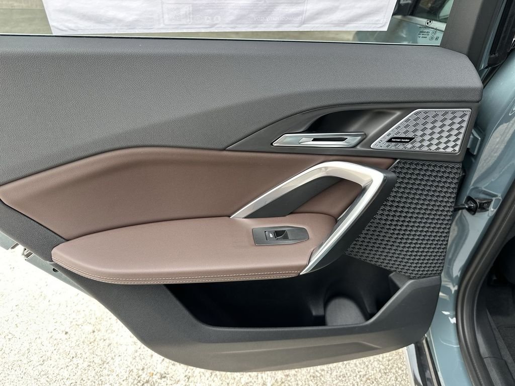 Used 2025 Green BMW xDrive28i image 32