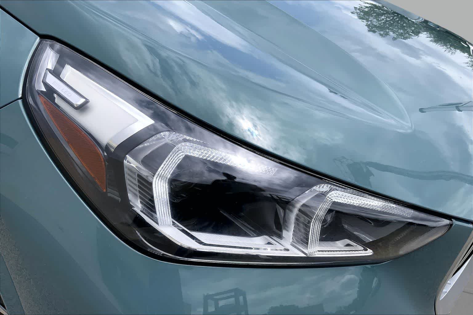 New 2026 Cape York Green Metallic BMW xDrive28i image 13
