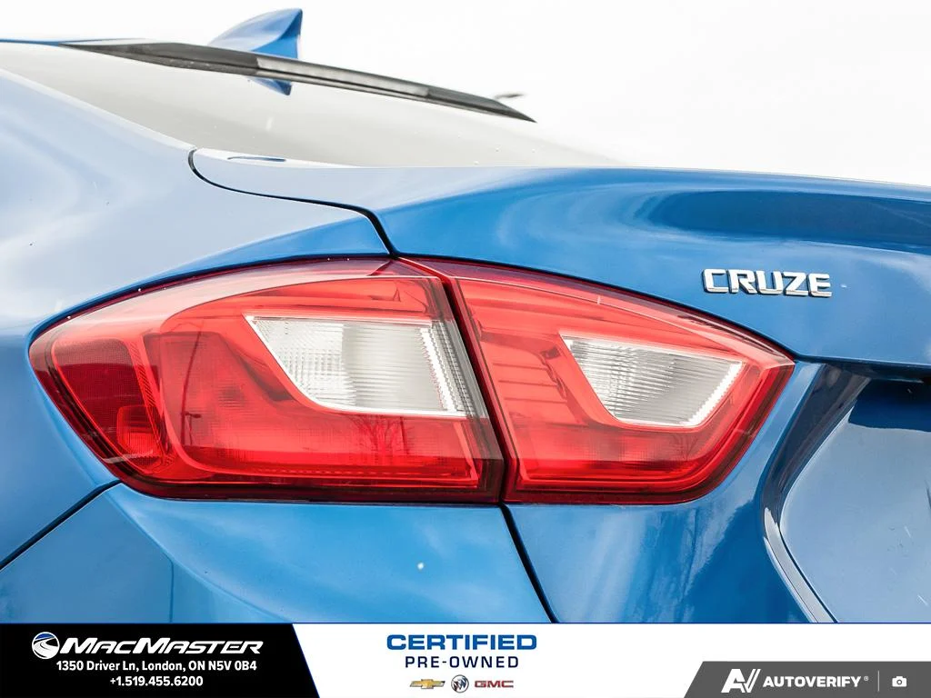 Certified Used 2018  Chevrolet Premier Auto image 15