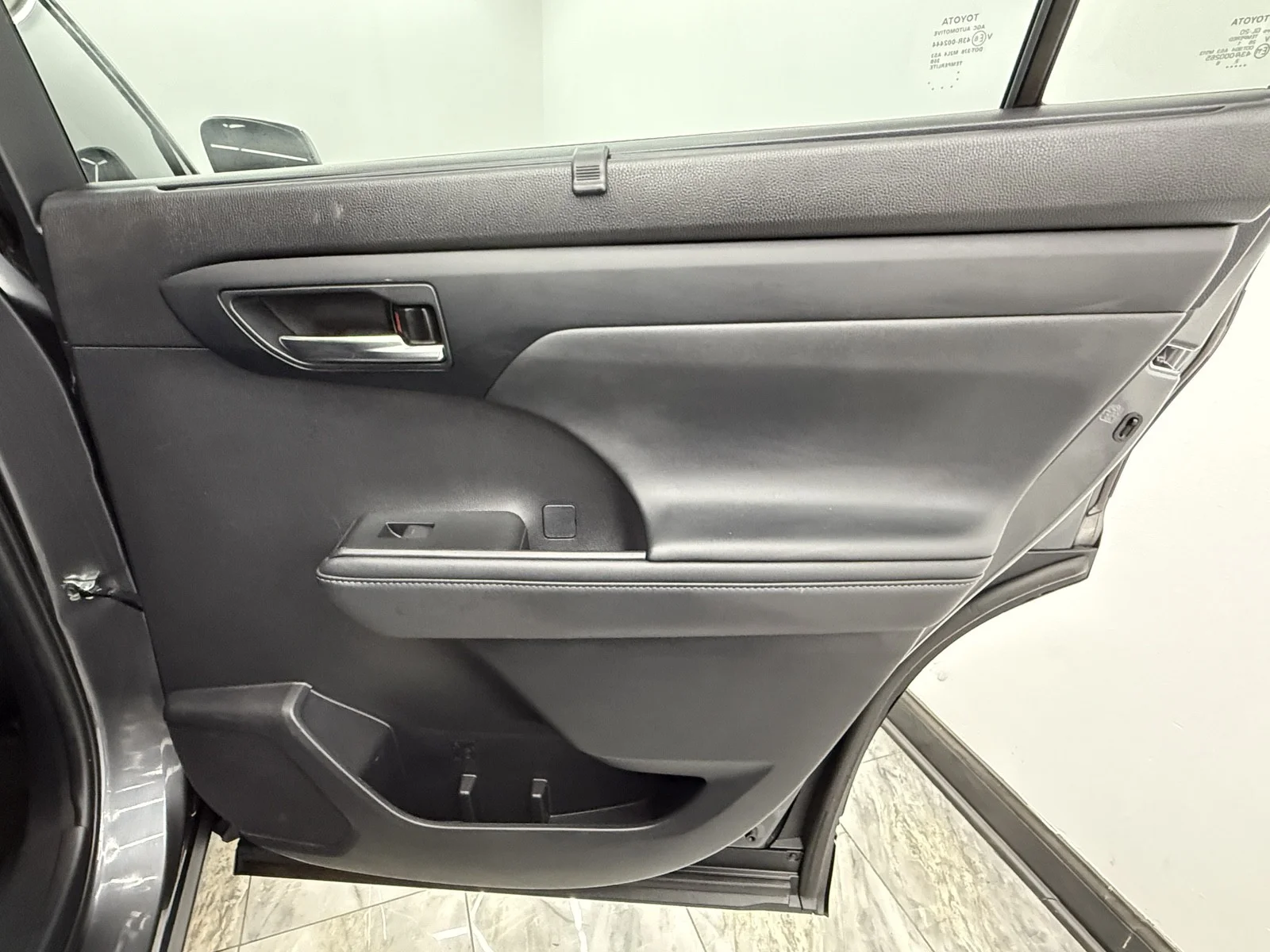Used 2022 Magnetic Gray Metallic Toyota Hybrid XLE AWD image 45