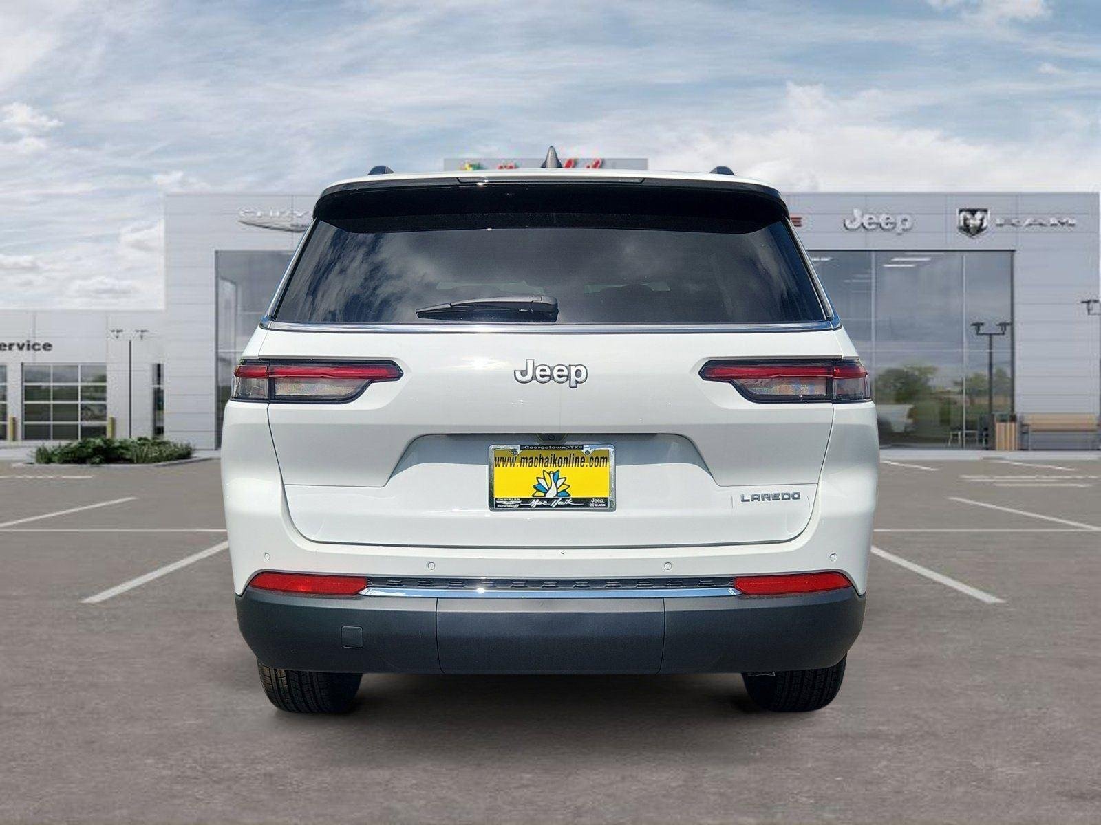 New 2026 Bright White Clear-Coat Exterior Paint Jeep Laredo image 4