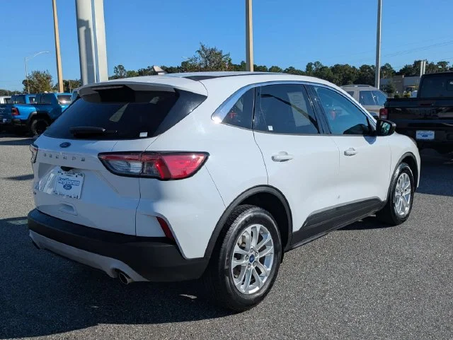 Certified Used 2022 White Ford SE image 4