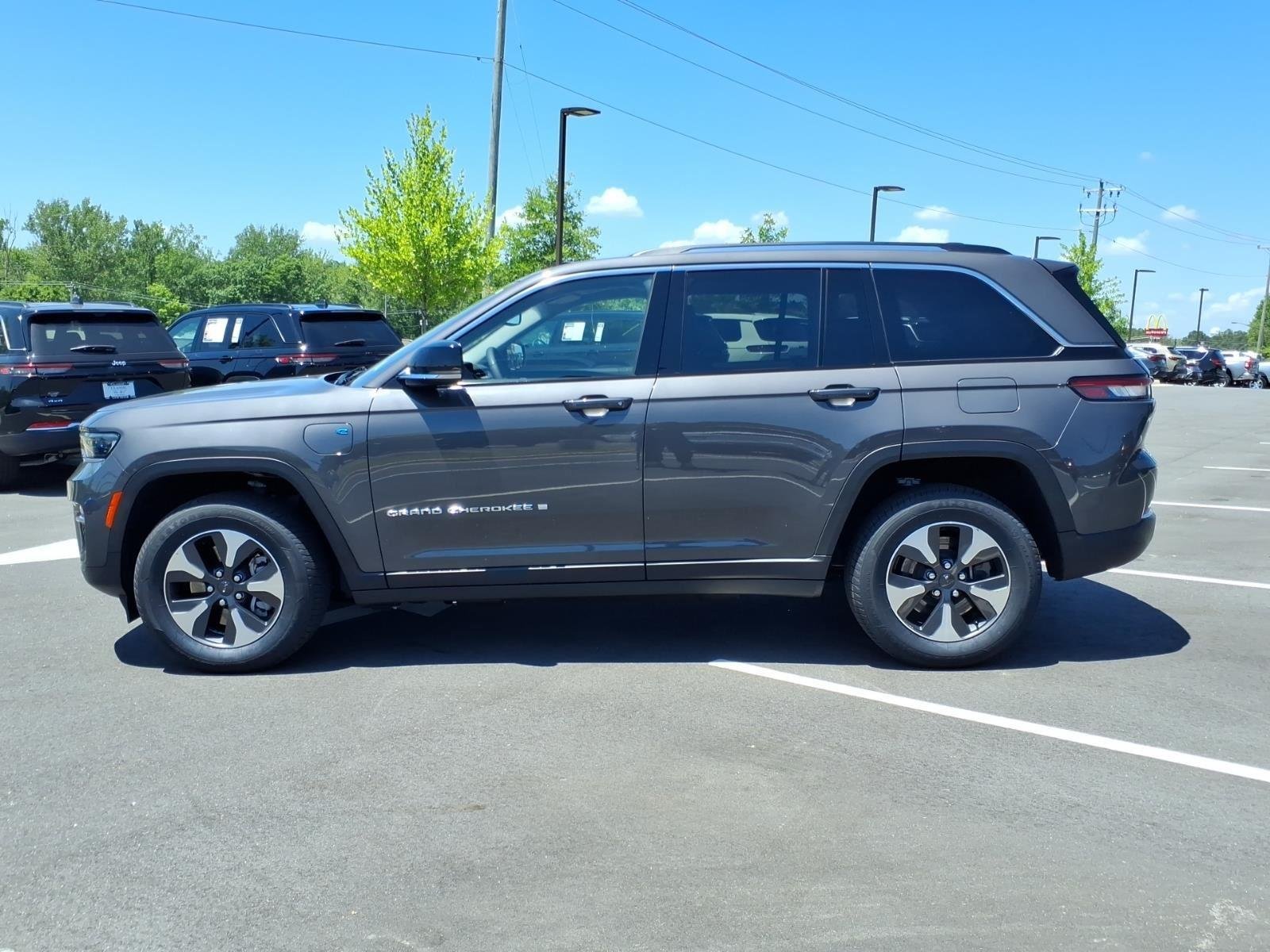 Used 2022 Baltic Gray Metallic Clearcoat Jeep BASE image 3