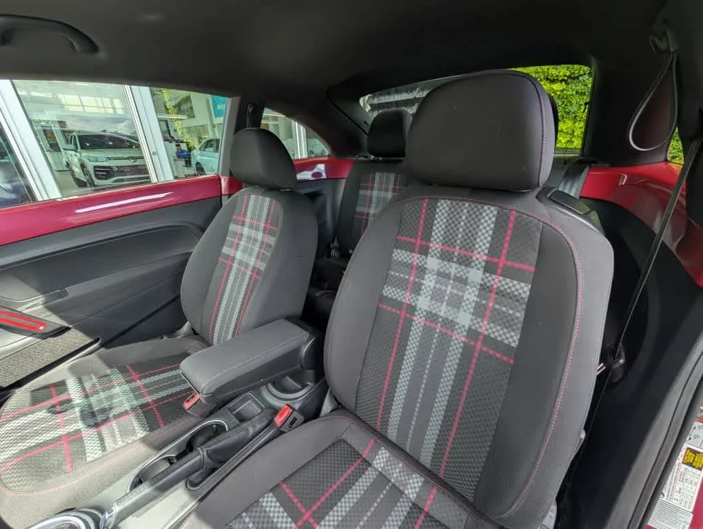 Used 2017 FRESH FUCHSIA Volkswagen 1.8T S image 14