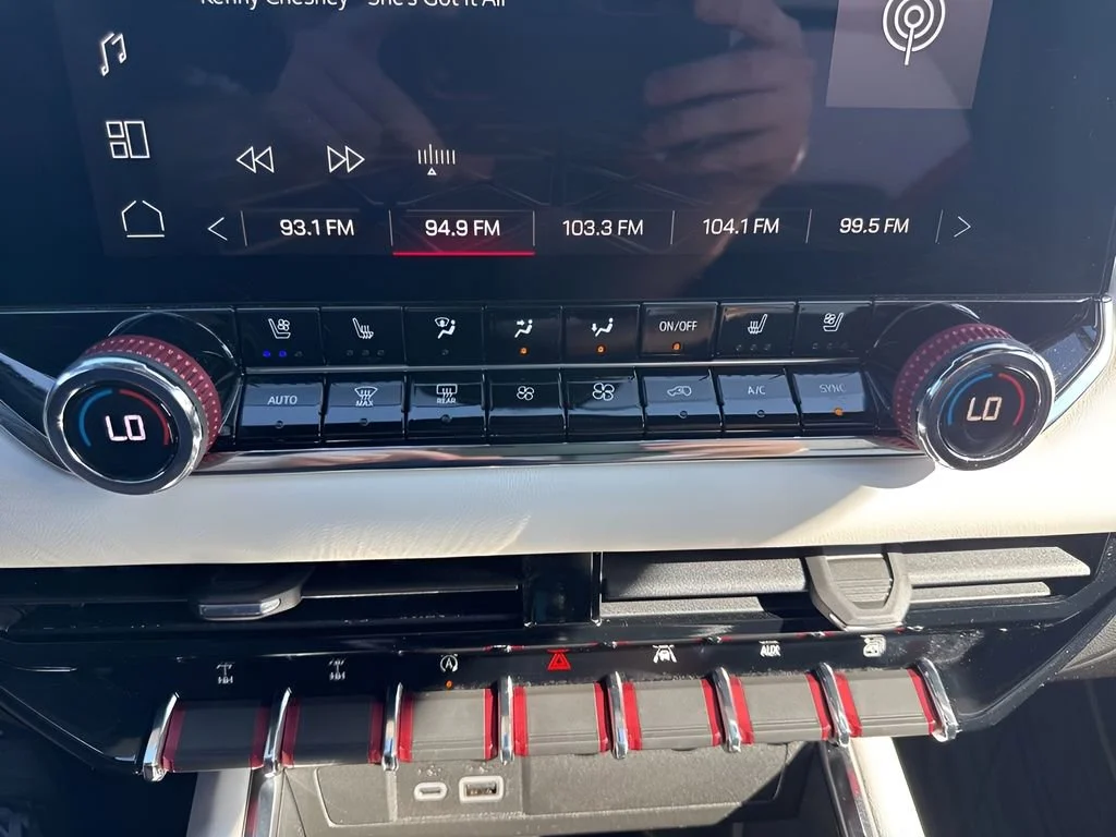 Used 2023 Sterling Metallic GMC AT4X image 21