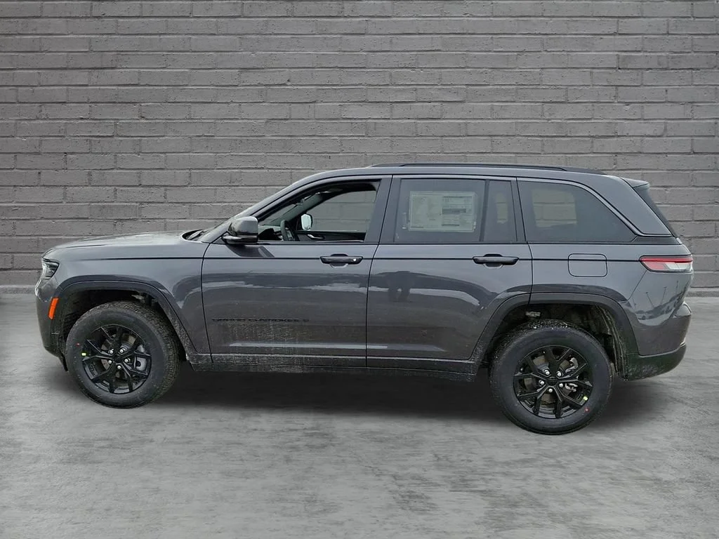 New 2026 Baltic Gray Metallic Clearcoat Jeep Laredo Altitude image 5