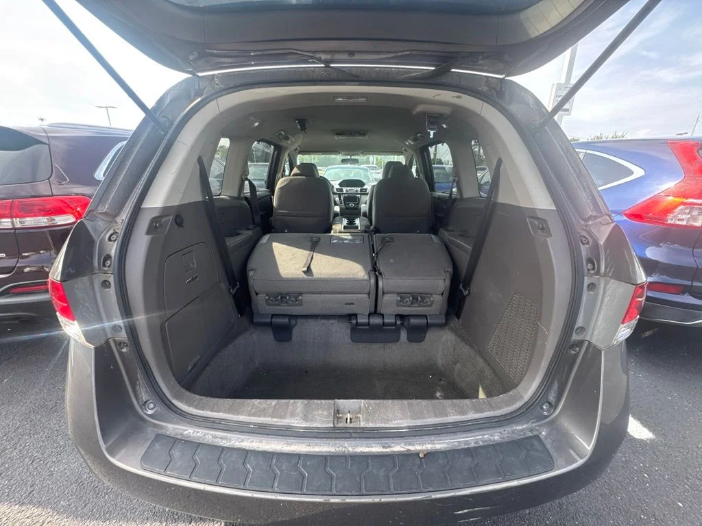 Used 2016  Honda SE image 6