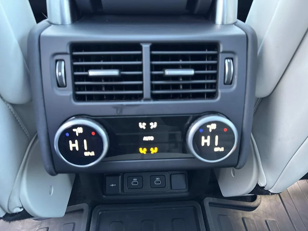 Certified Used 2025 White Land Rover Dynamic SE image 16