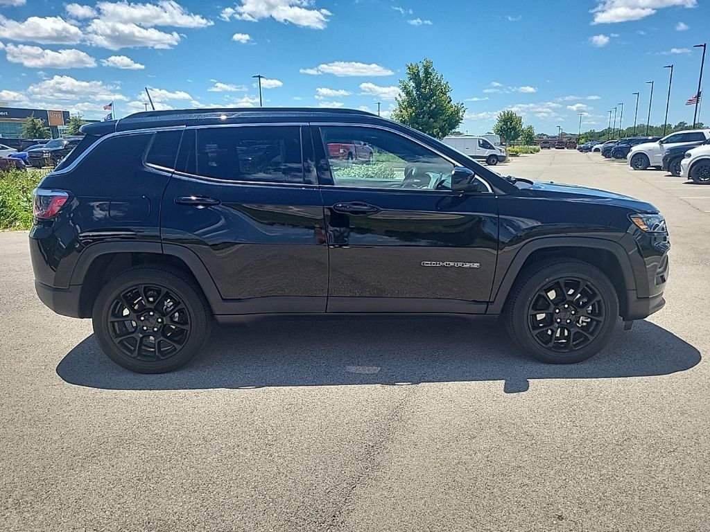Certified Used 2024 Black Jeep Latitude Lux image 6