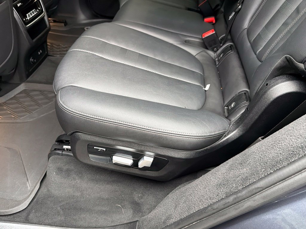 Used 2021 Gray BMW M50i image 19