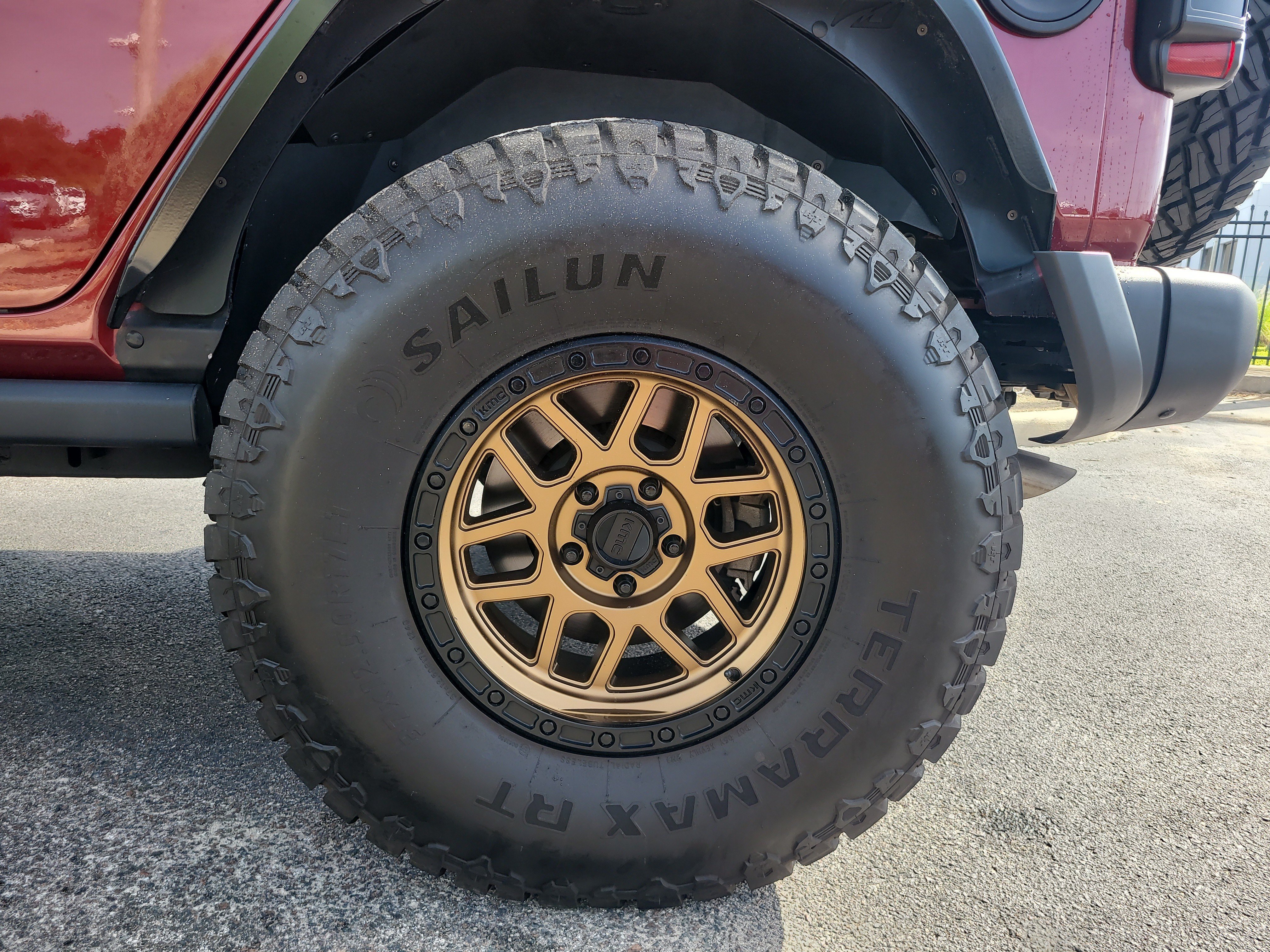Used 2021 Snazzberry Pearlcoat Jeep Unlimited Rubicon 392 image 8