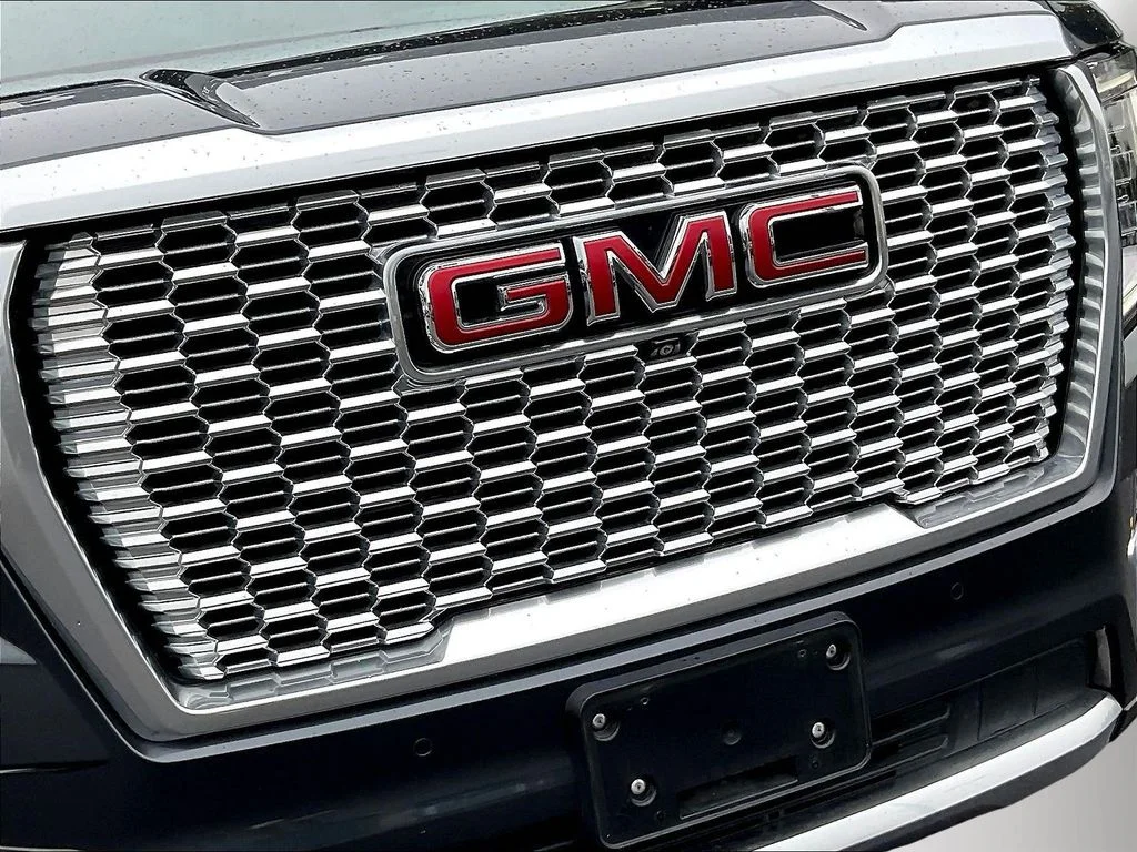 Used 2021 Hunter Green GMC Denali image 33