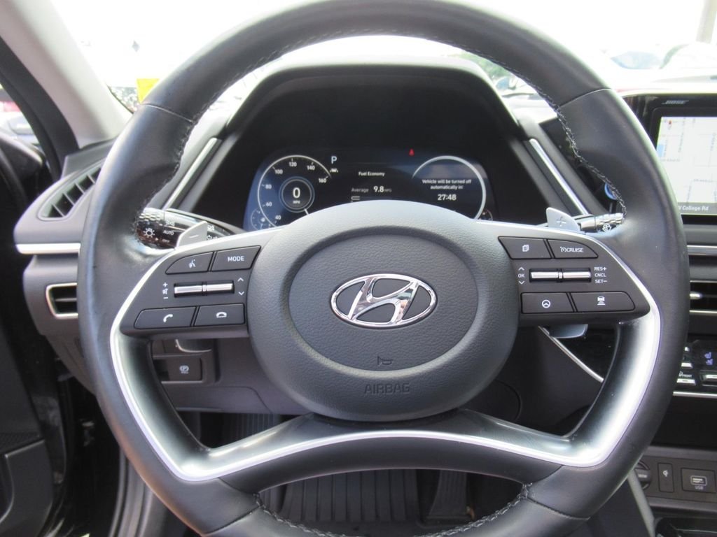 Used 2022 Black Hyundai Limited image 23