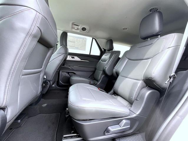 New 2026 Star White Metallic Tri-Coat Ford Active image 24