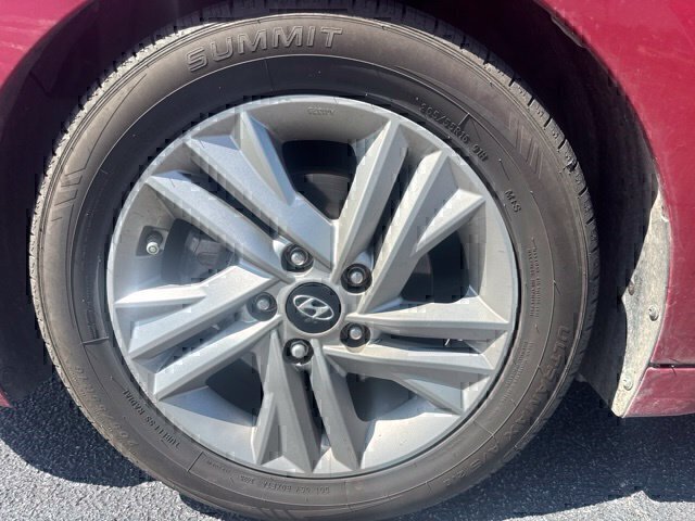 Used 2020 Red Hyundai SE image 12