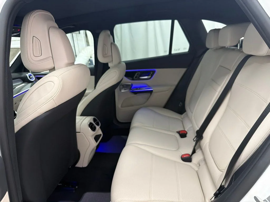 New 2027 White Mercedes-Benz GLC 300 image 20