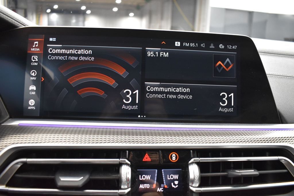 Used 2021 Black BMW M50i image 9