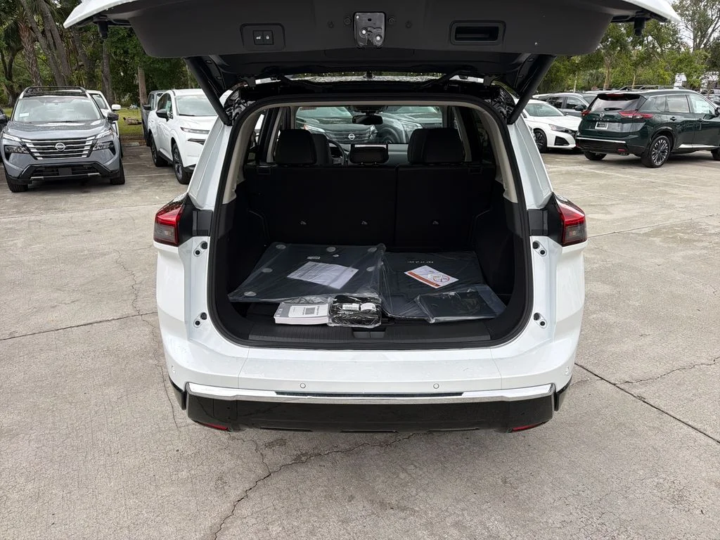 New 2026 Everest White Pearl TriCoat / Super Black Two-tone Nissan Platinum image 32