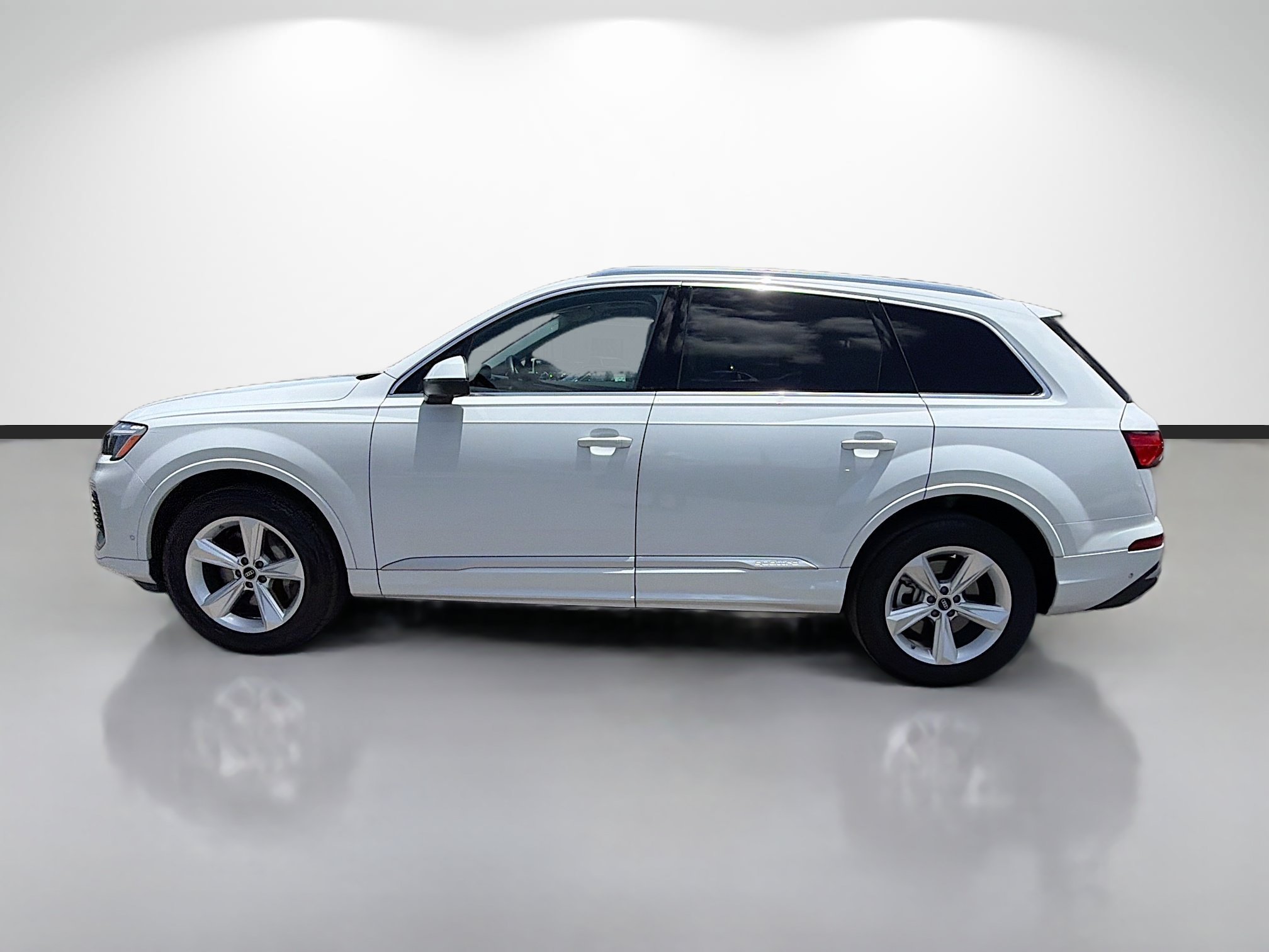 Used 2025 Glacier White Audi Premium image 6