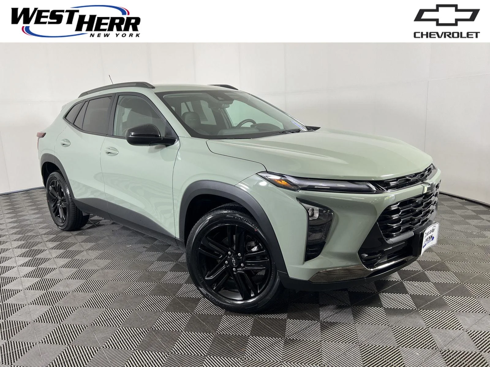 Used 2025 Cacti Green Chevrolet ACTIV image 1