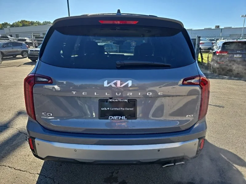 Used 2024 Silver Kia S image 7