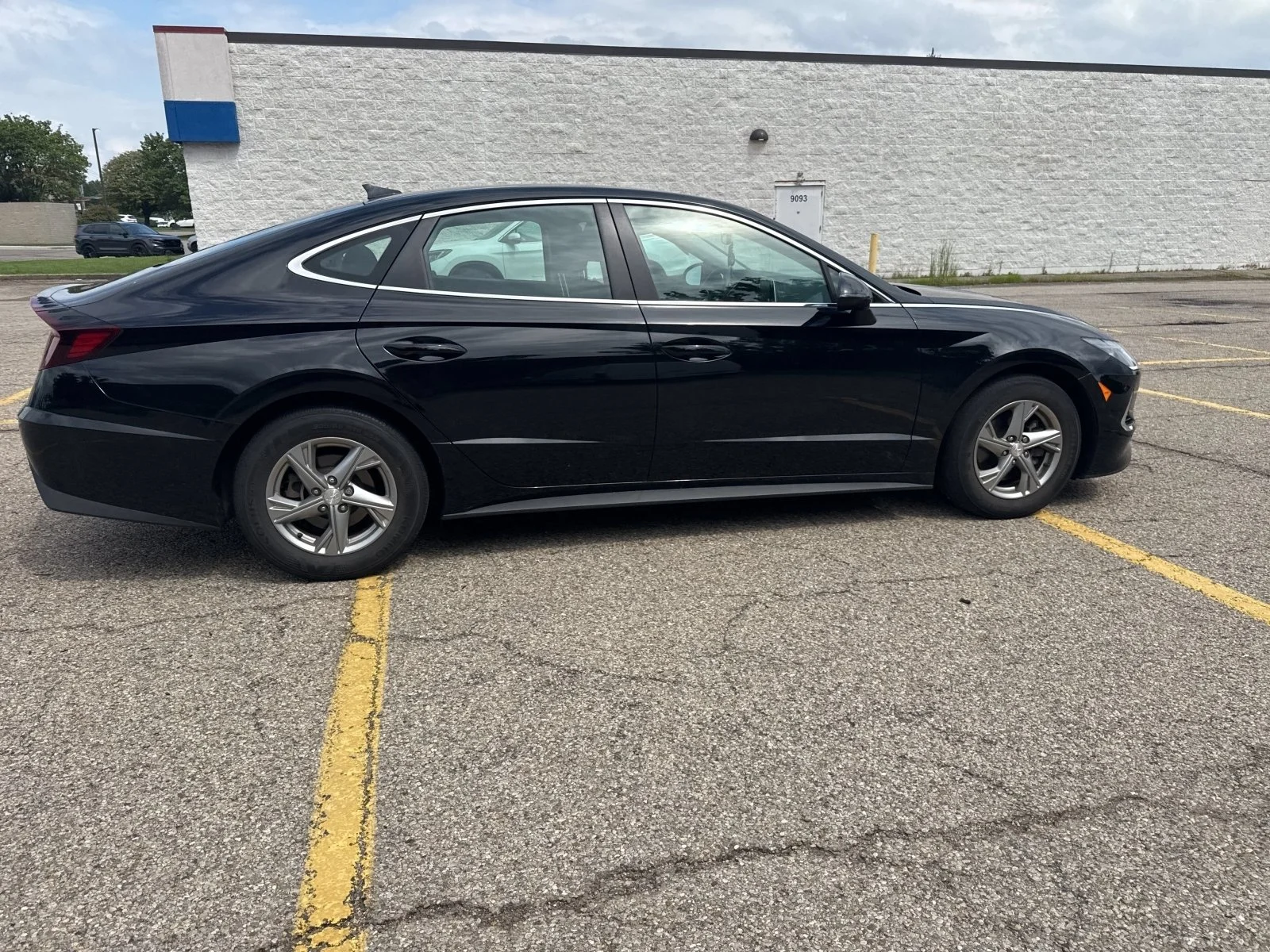 Used 2023 Onyx Black Hyundai SE image 22