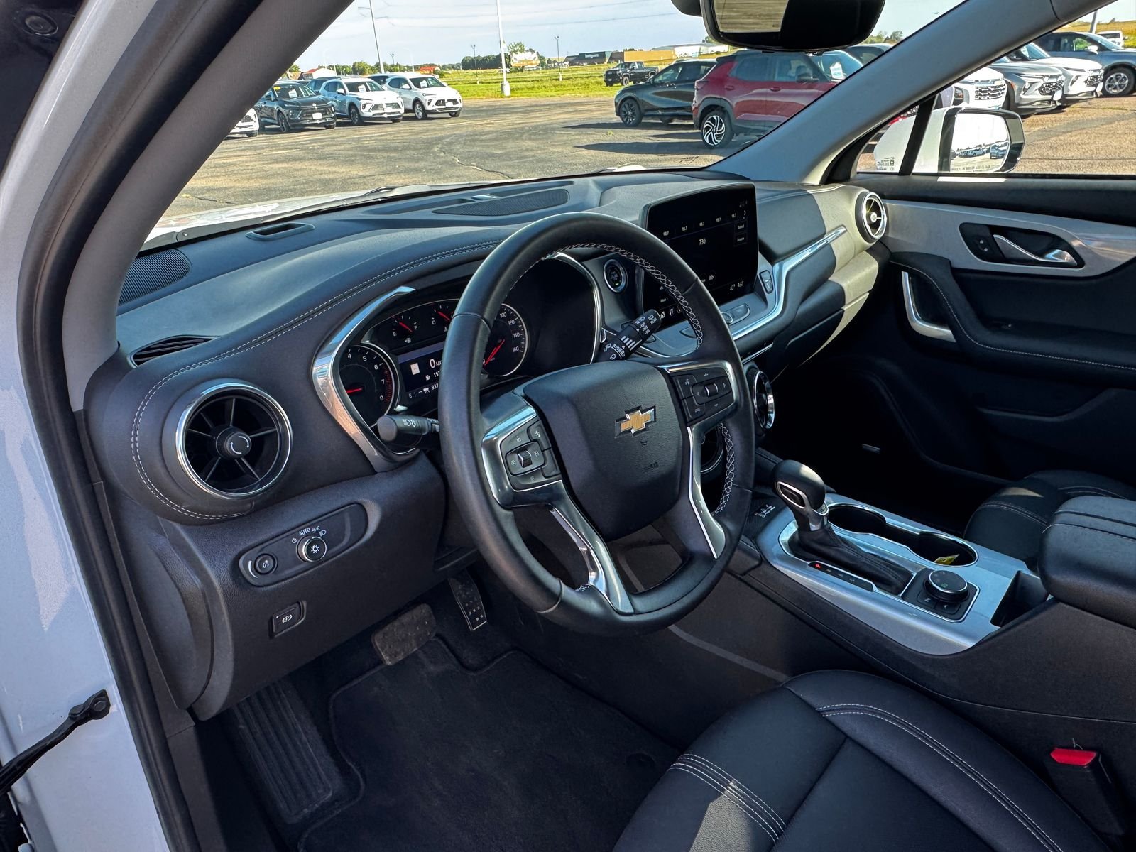 Used 2024 Summit White Chevrolet LT image 15